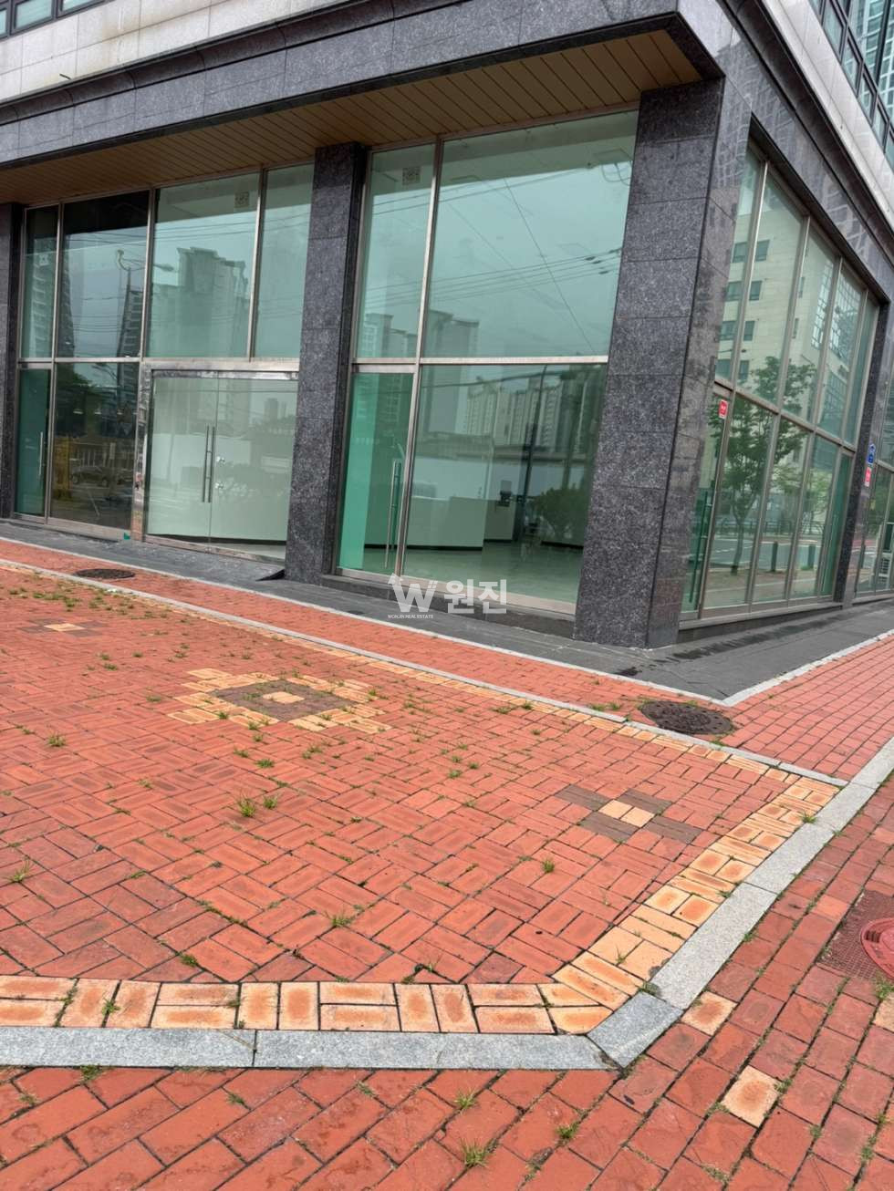 경기 고양일산동구 식사동 #식사동#고양대로#노출#전시장#대형형수 월세 매물번호 11063 사진 2