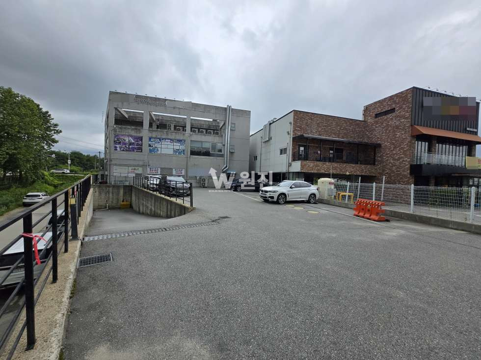 경기 고양일산서구 대화동 주건축물제1동 2차선대로변 바로진입상가 주차장별도있음 대형상가임대 월세 매물번호 11024 사진 1
