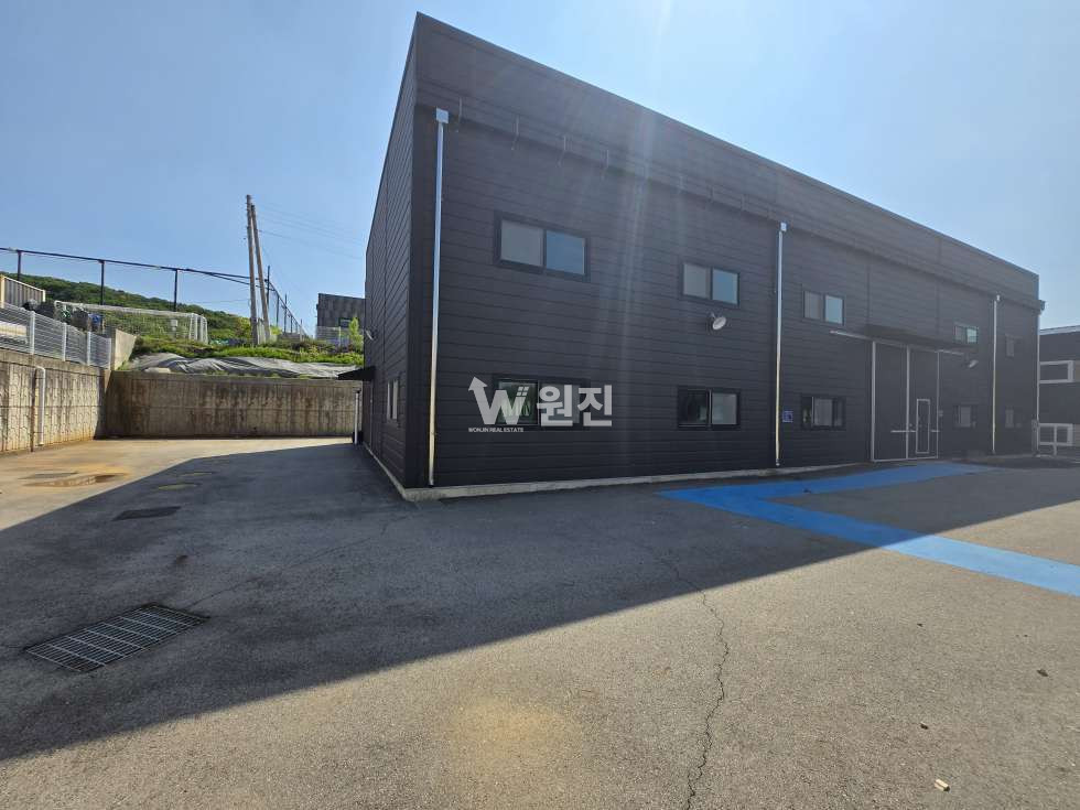 경기 고양일산동구 성석동 주건축물제1동 2024년 준공 신축급｜층고 7.5m·40FT 진입｜넓은 마당·설문IC 1.8km 매매 매물번호 11434 사진 2
