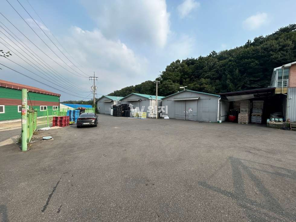 경기 고양일산동구 성석동 가동 원진. 성석동 728평 공장3동 주택1동 단독마당 매매 매물번호 10491 사진 2
