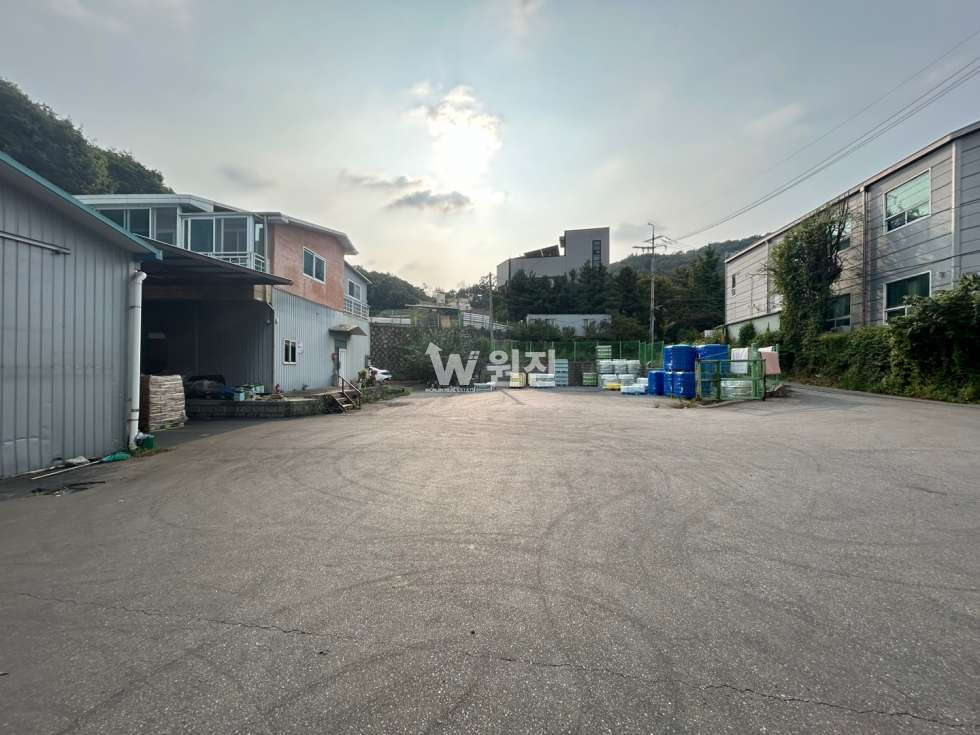경기 고양일산동구 성석동 가동 원진. 성석동 728평 공장3동 주택1동 단독마당 매매 매물번호 10491 사진 4