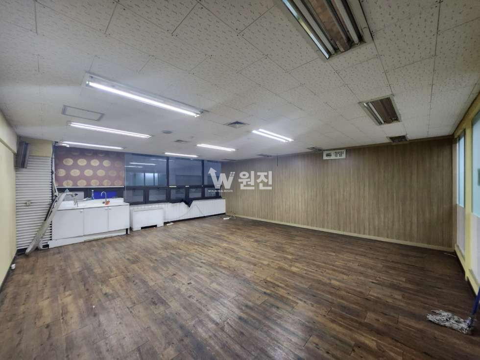 경기 고양일산서구 주엽동 주엽역4번출구 5초거리 공실 분할임대가능 월세 매물번호 10581 사진 2